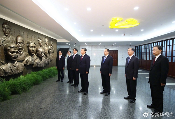 习近平同中央政治局常委集体瞻仰中共一大会址